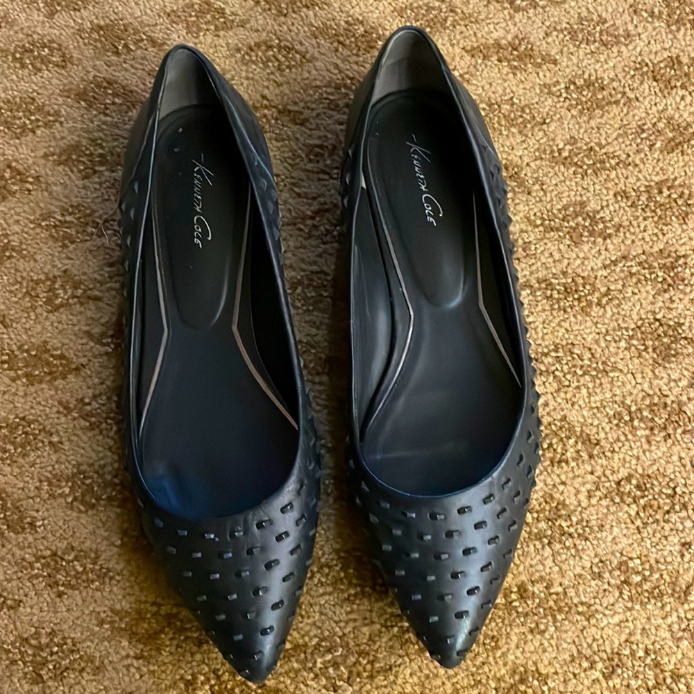Pointed toe flats